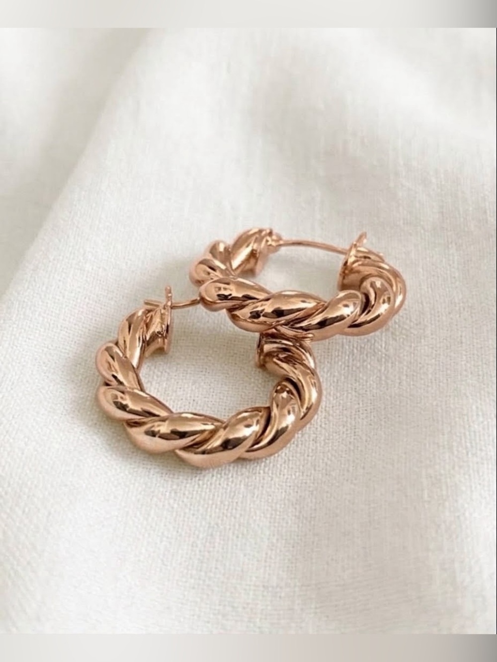 14k-gold-plated Rose Gold women’s 25mm hoop earrings hypoallergenic - CLEARANCE! - Picture 4 of 4